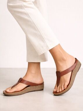 FitFlop Ibiza Sandal Leather Thong Slip On Orange Stud Size 7